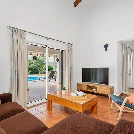 Biniana 3 Bedroom Villa, Binisafuller Villa